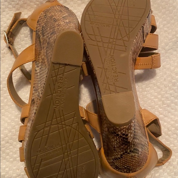 Sandals - Picture 8 of 8